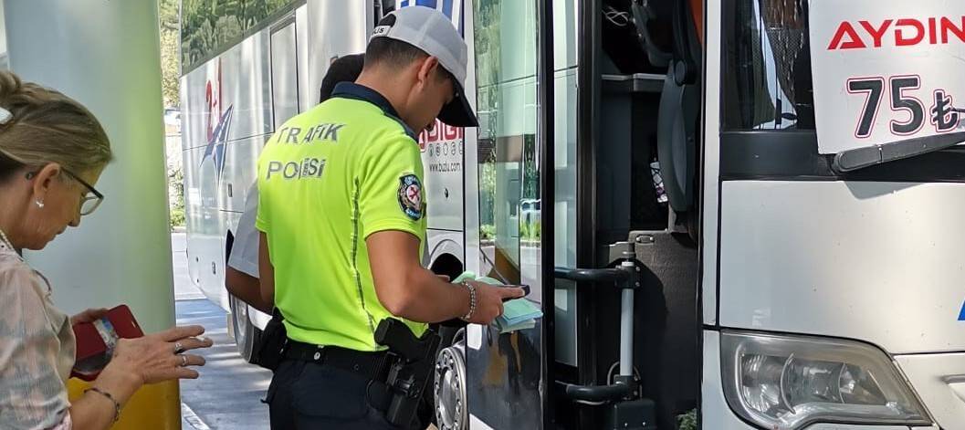 Otobüslerde müşteri kılığında denetim yapıldı