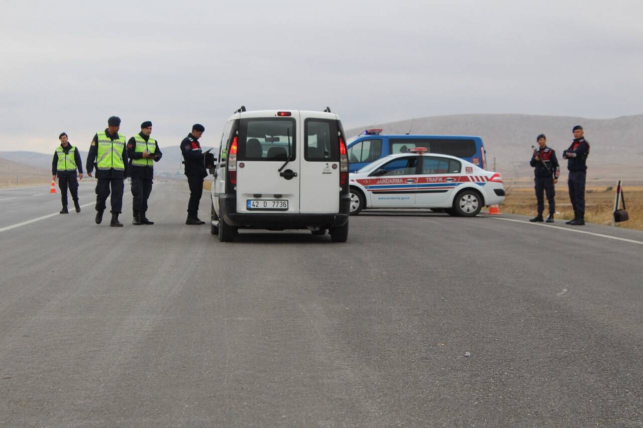 Yunak'ta helikopter destekli trafik denetimi yapıldı
