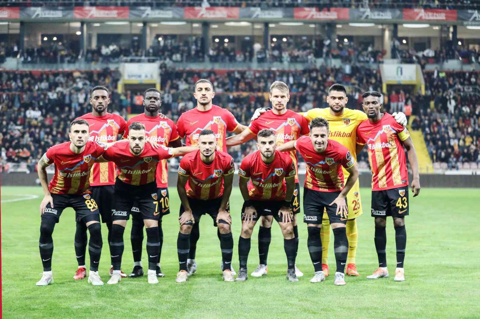 Kayserispor - Galatasaray maçını 16 bin 758 kişi izledi