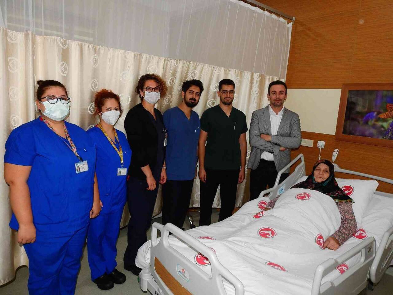 (Özel) Böbreğindeki taş 100 parçaya ayrılarak çıkarıldı