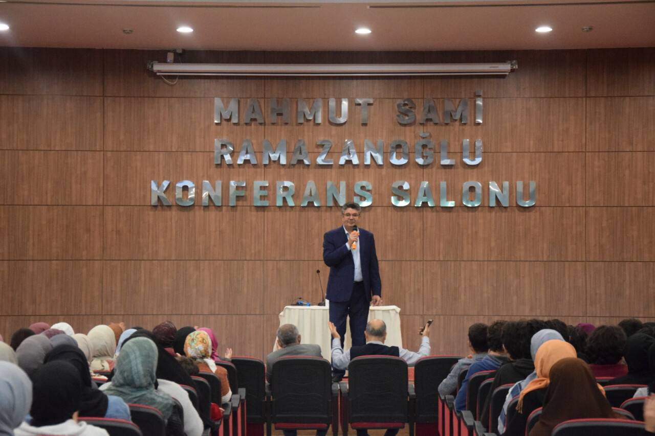 Eğitimci-Yazar Alişan Kapaklıkaya öğrencilerle buluştu