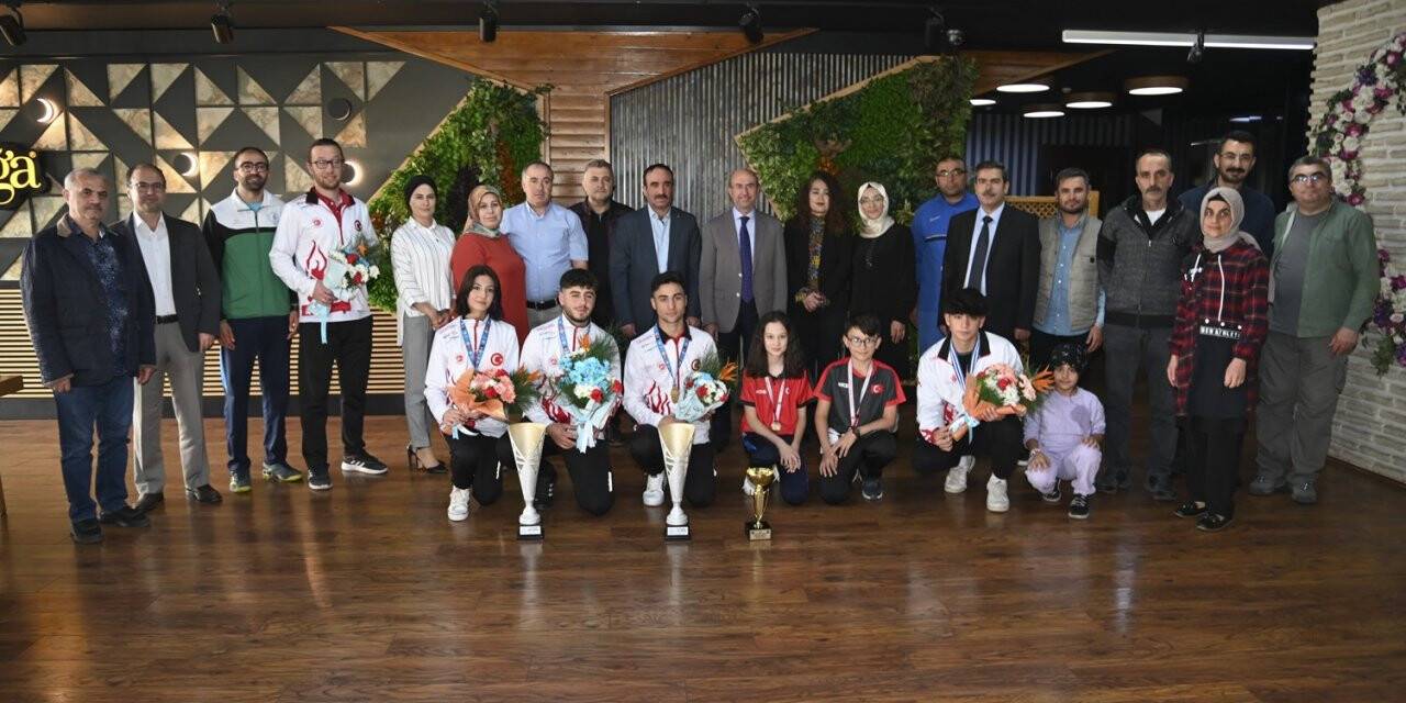 Başkan Pekyatırmacı, milli sporcu ve aileleri ile buluştu