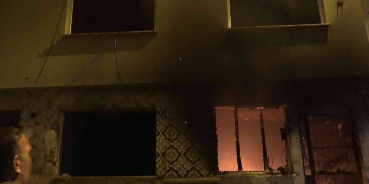 Canı sıkıldıkça evini yakıyor: Yaşadığı evi üçüncü kez ateşe verdi