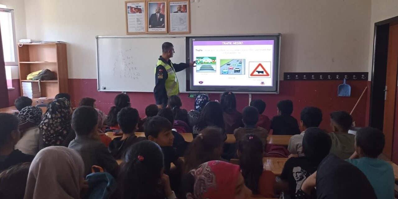 Jandarmadan öğrencilere trafik eğitimi