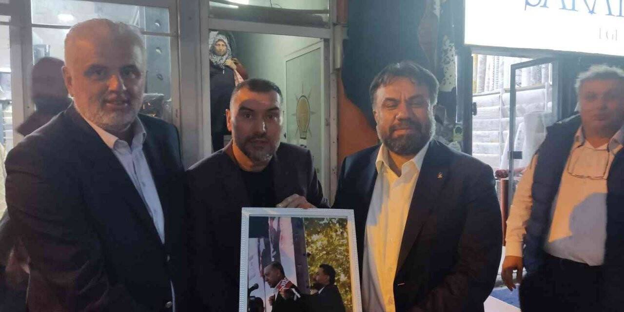 Ayvalık’ta AK Parti İl Başkanı Başaran’a anlamlı jest