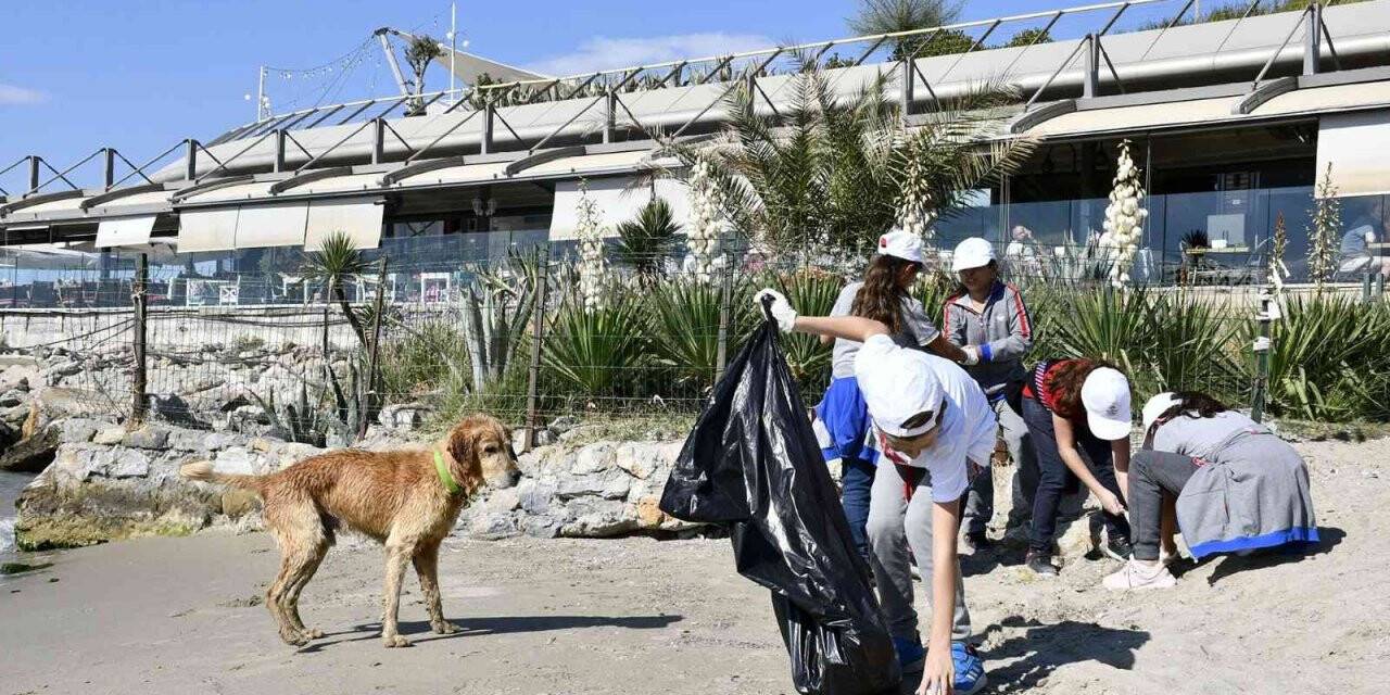 Kuşadası sahillerinde ’daha güzel bir dünya için’ temizlik