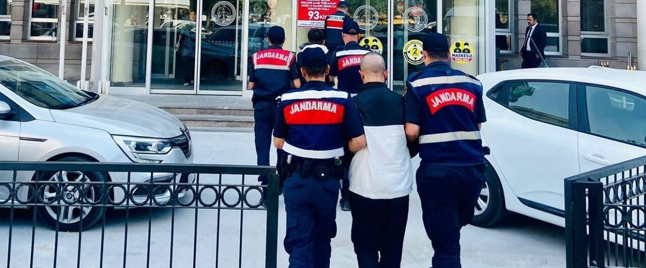 Hırsızlık yapan 2 şüpheli jandarma ekipleri tarafından suçüstü yakalandı