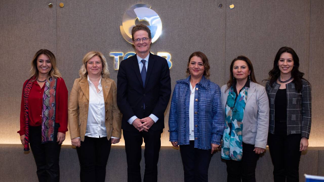 Yönetimlerde kadın eli artırılacak