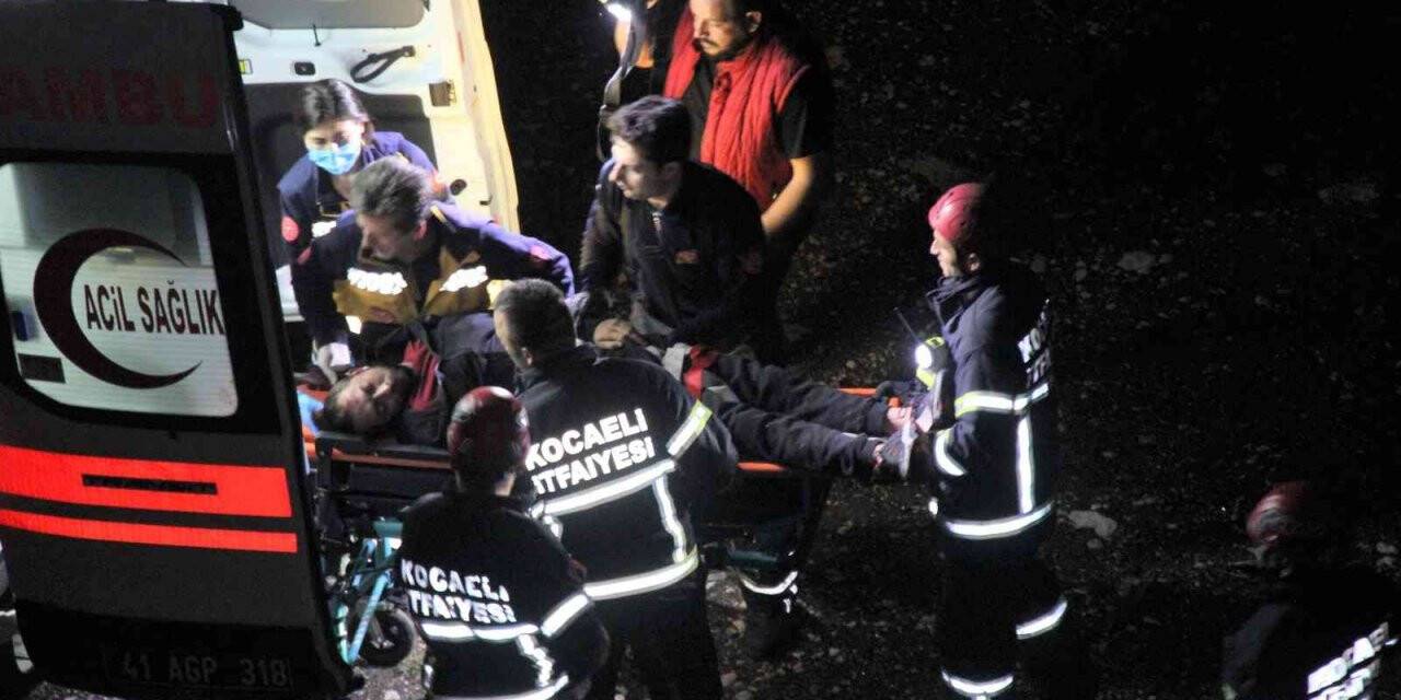 Uçurumdan düşerek yaralanan vatandaşı itfaiye ekipleri kurtardı