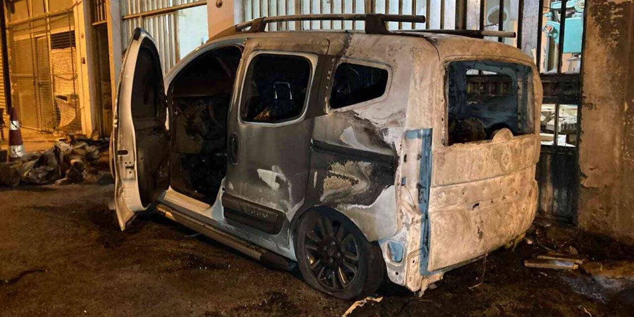 İzmir’de araç ve iş yerini kundaklayan şüpheli yakalandı