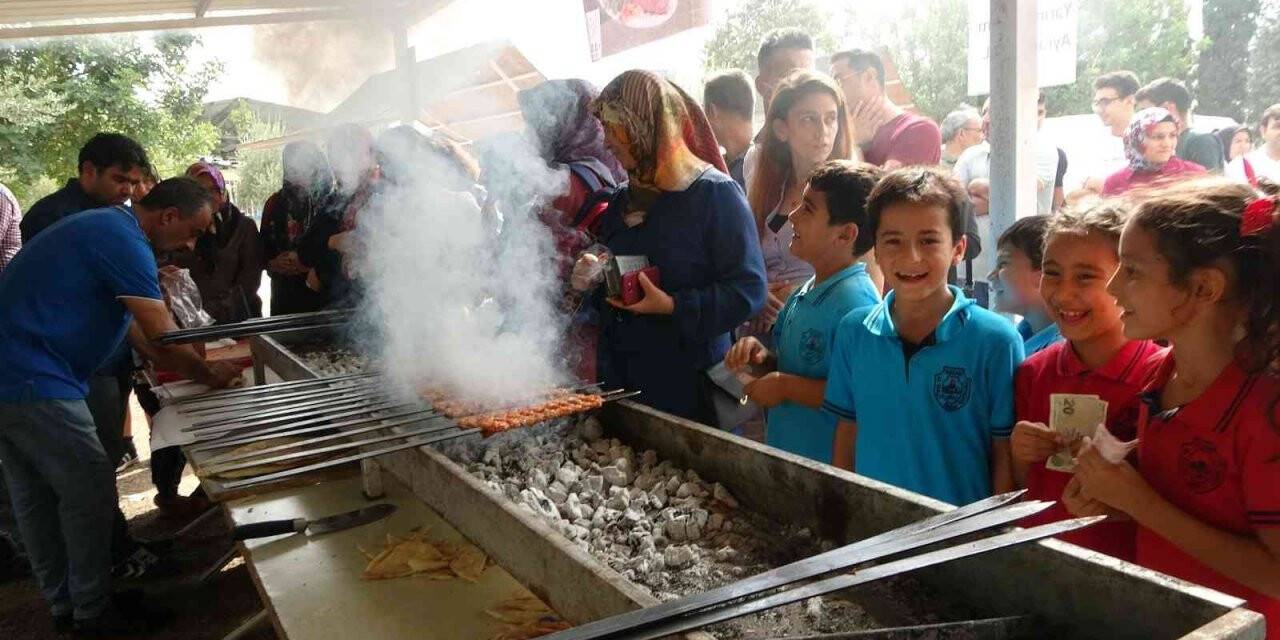 Okulda kebap ziyafeti