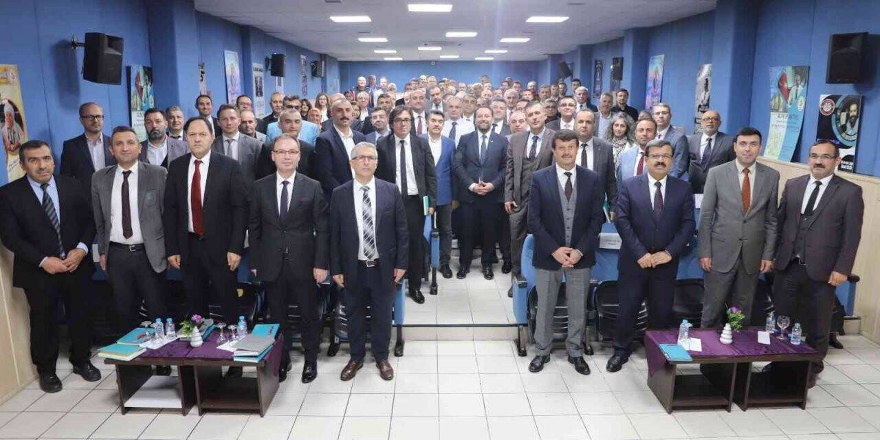 Milli Eğitim Müdürü Gür, mesleki eğitim okulları hakkında bilgi aldı