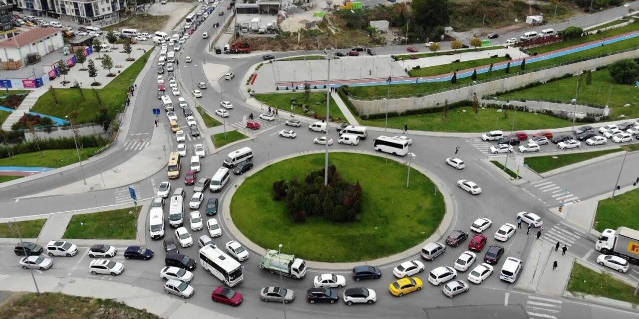 Beylikdüzü’nde yıllardır çözülemeyen trafik çileye dönüştü