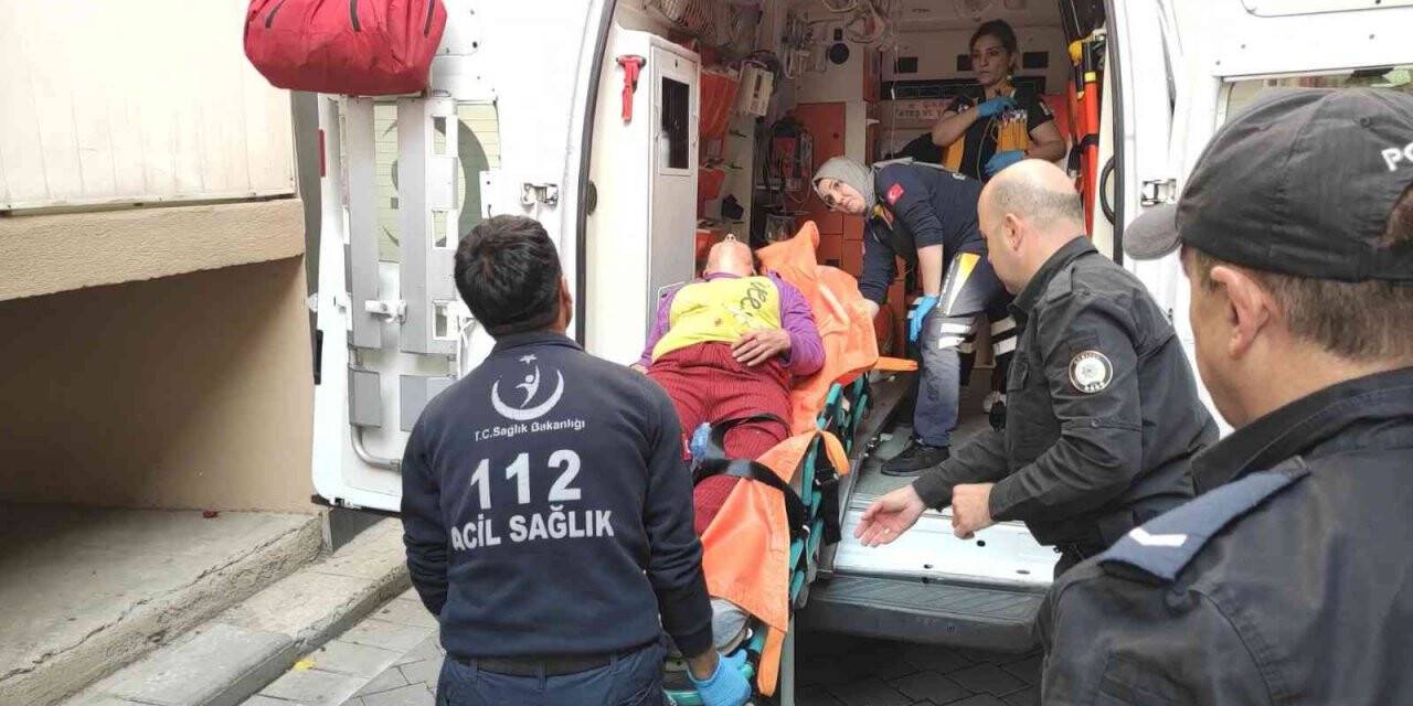 Kocasıyla tartışan kadın kendini bıçakladı