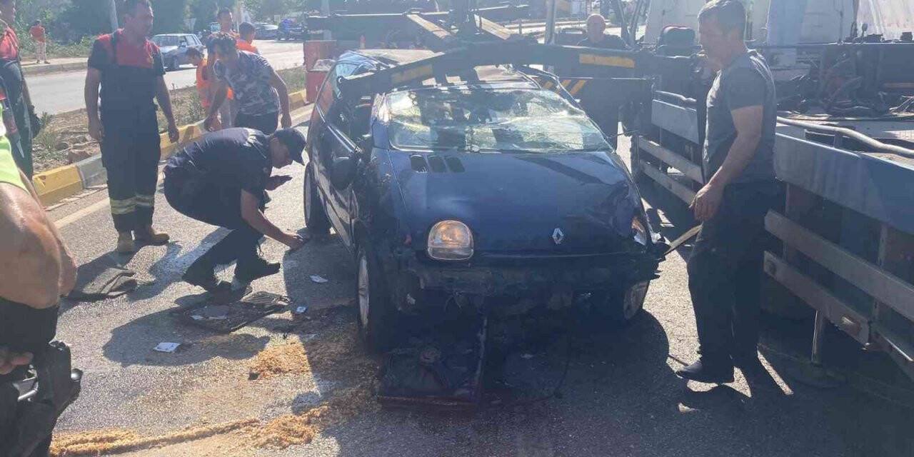 Otomobil sürücüsü ağır şekilde yaralandı