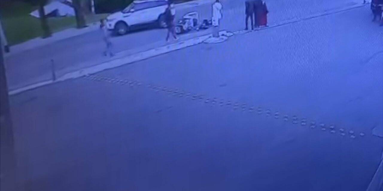 Benzinlikten çıkan cipi geç fark edince kaza yaptı