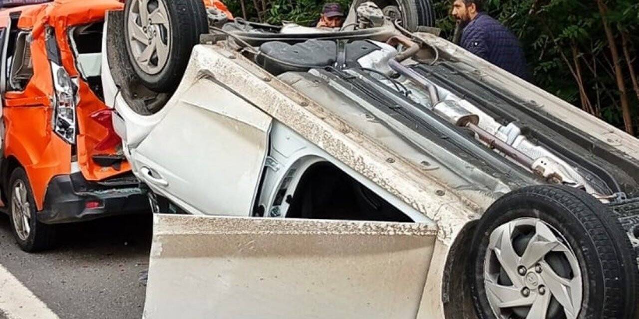 Önce tıra, sonra karayolları ekibinin aracına çarptı: 4 yaralı