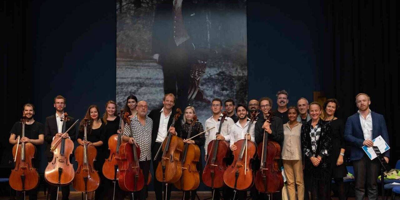 2 bin yıllık besteyi çello ile seslendirdiler