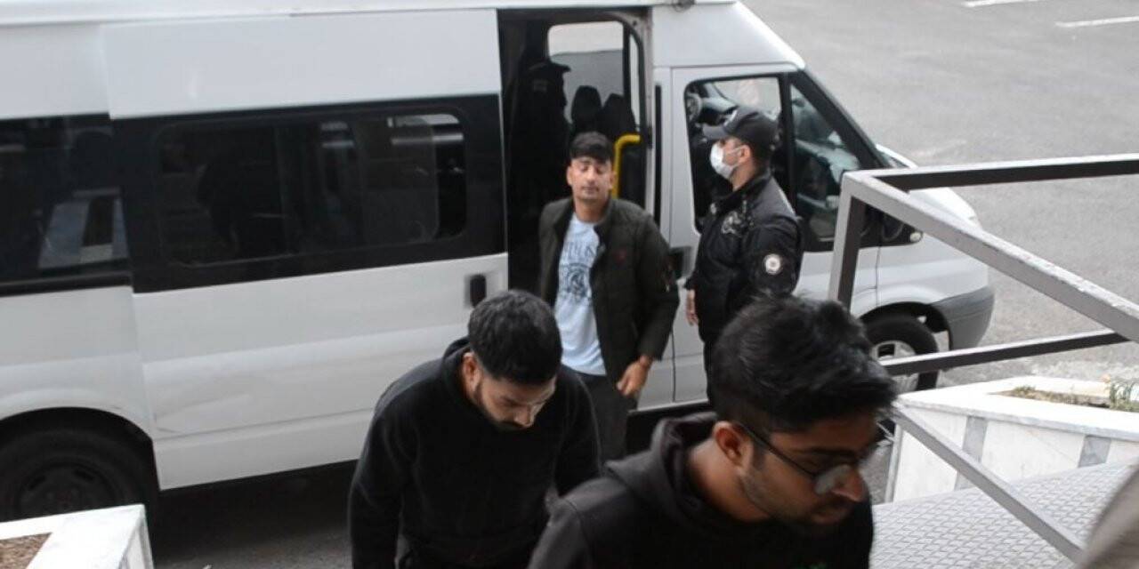 9 kaçak göçmen kovalamaca sonucu yakalandı