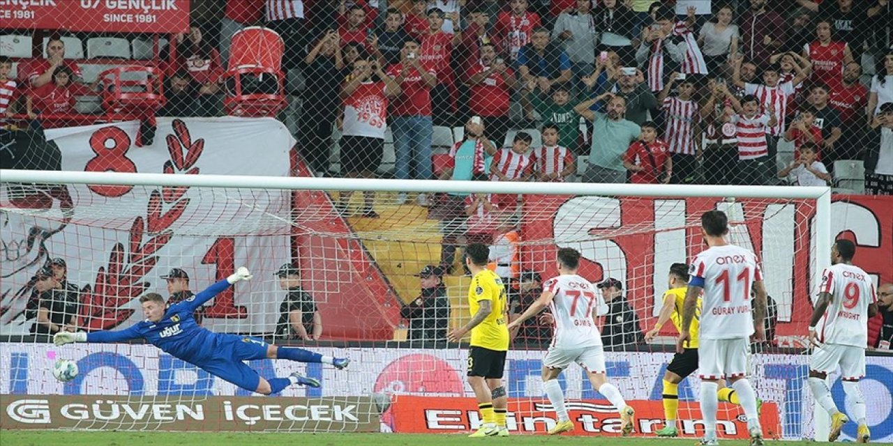 Antalyaspor, ligde 6 maç aradan sonra 3 puan kazandı