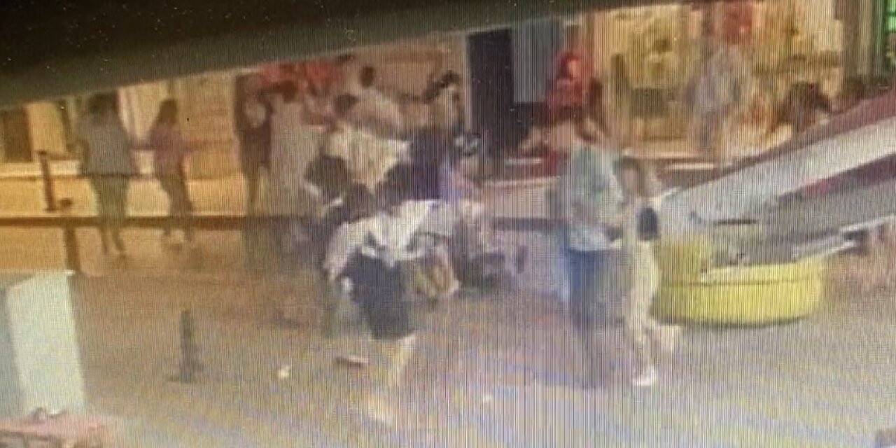 Fatih’te 5 kişinin yaralandığı silahlı kavganın güvenlik kamerası görüntüleri ortaya çıktı