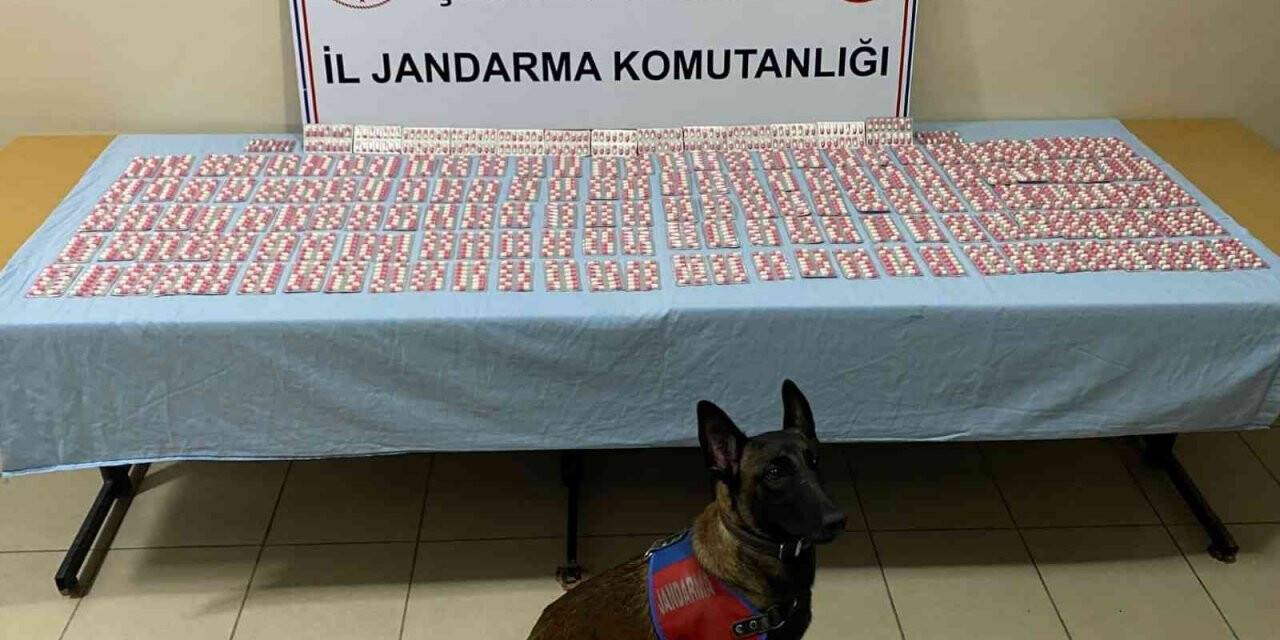 Çankırı’da durdurulan araçtan 2 bin 310 adet sentetik hap ele geçirildi: 3 gözaltı