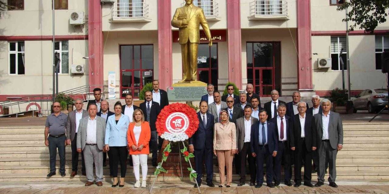 Efeler’de muhtarlar günlerini kendi başlarına kutladı