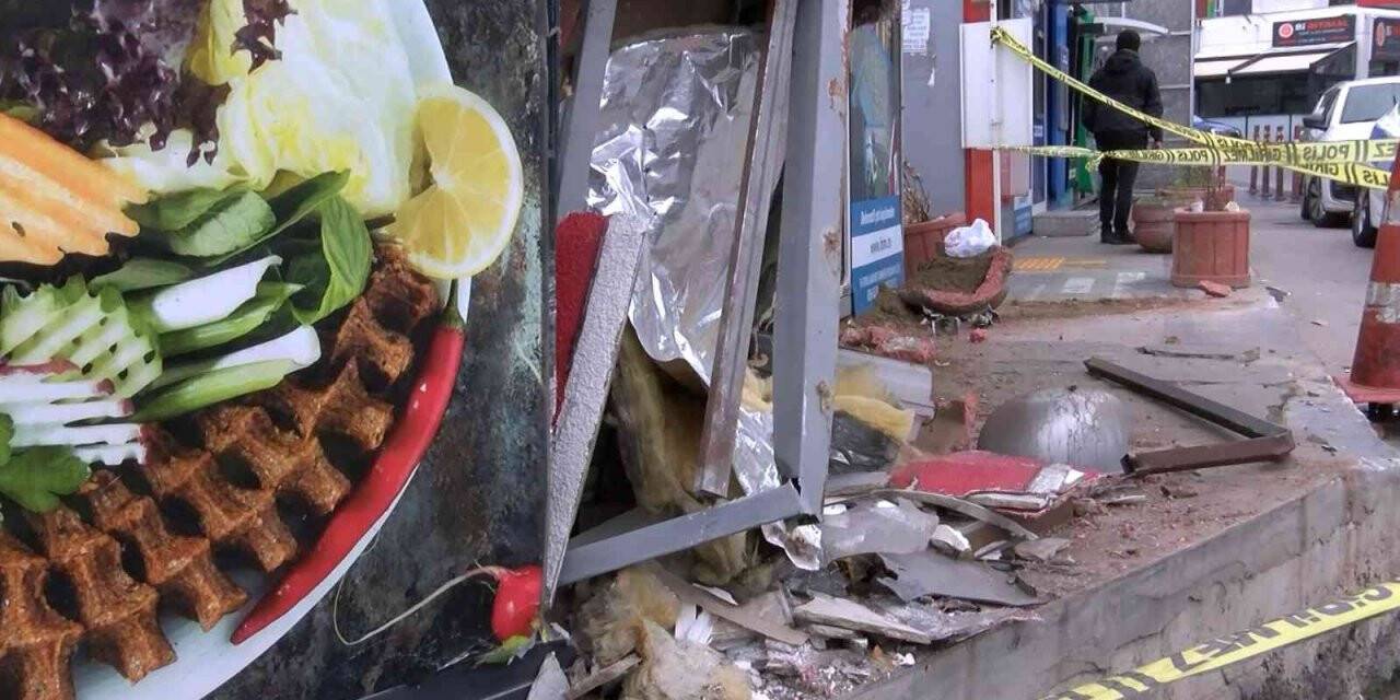 Kartal’da kontrolden çıkan taksi ATM’lere ve iş yerine daldı