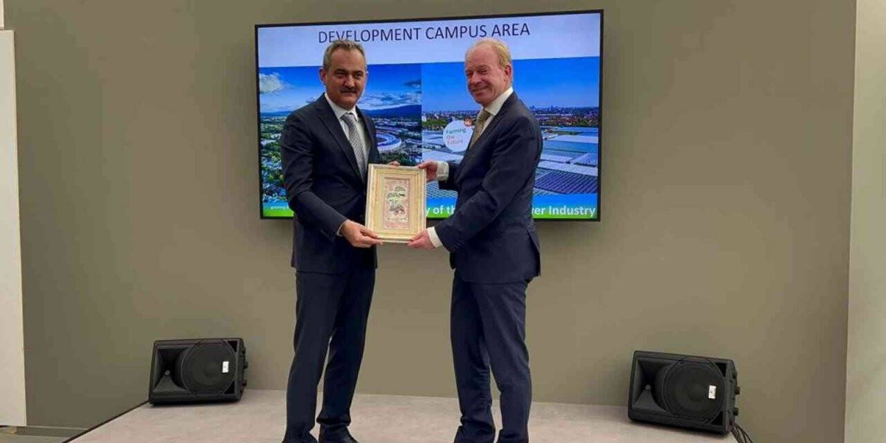 Bakan Özer’den Hollanda’da yenilikçi tarım uygulamalarının yapıldığı meslek okuluna ziyaret