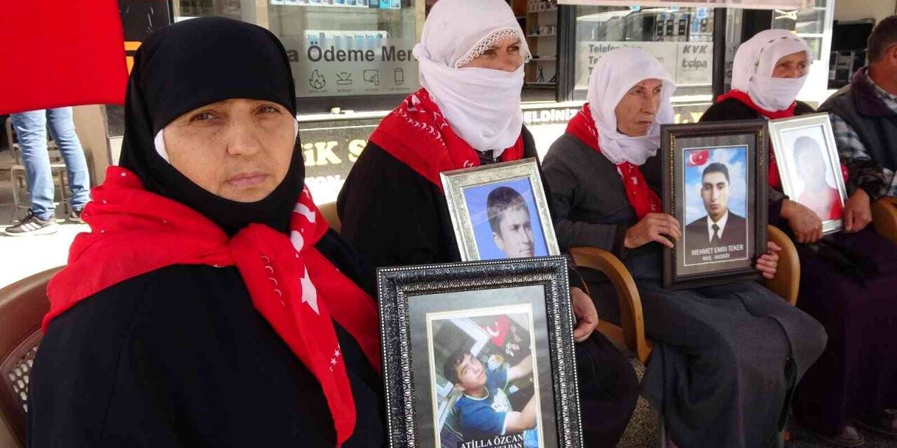 Muş’ta annelerin evlat nöbeti devam ediyor