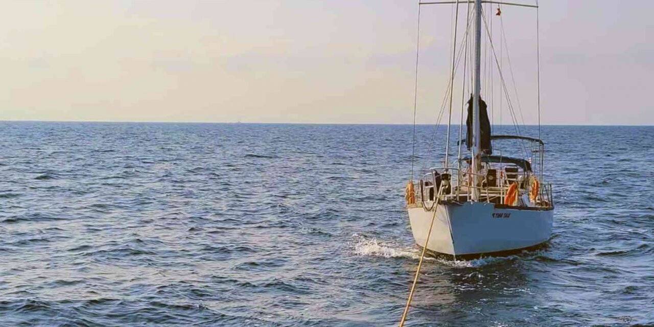 Sürüklenen tekneyi KIYEM ekipleri kurtardı