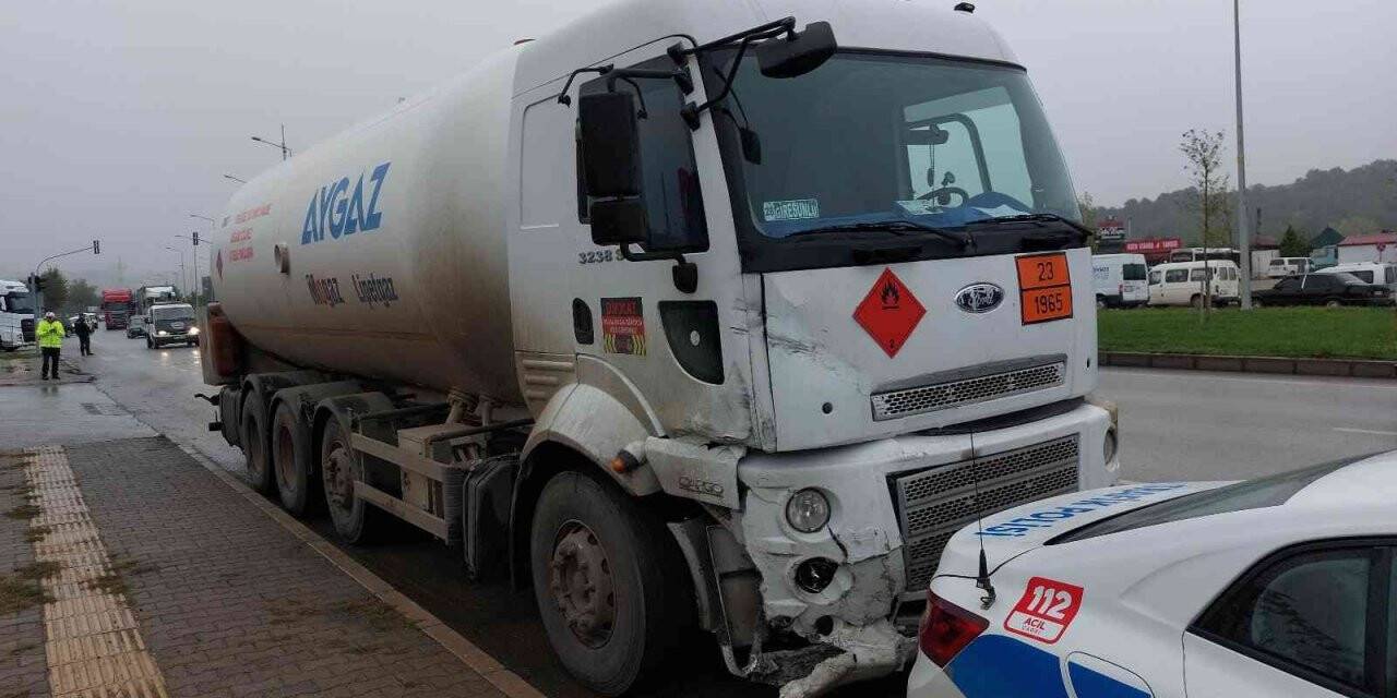 Samsun’da LPG yüklü tanker otomobil ile çarpıştı: 1 yaralı