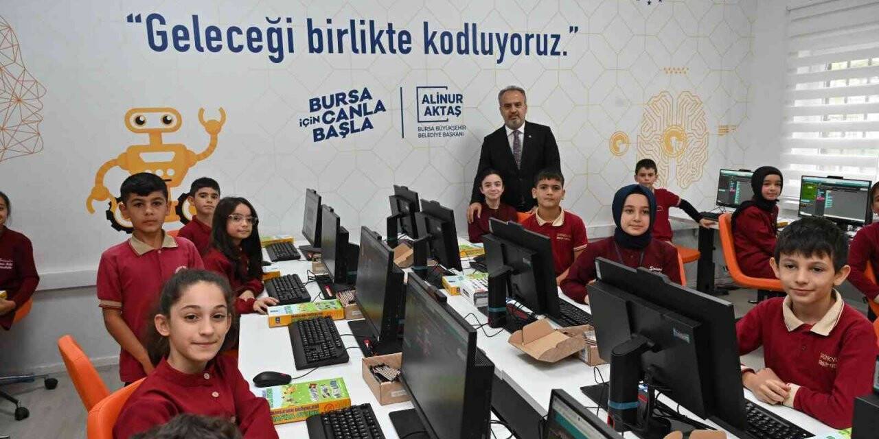 Bursa Büyükşehir’den okullara teknolojik destek