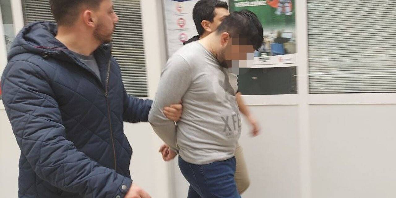 Eşini ve kayınpederini öldüren şüpheli adliyede