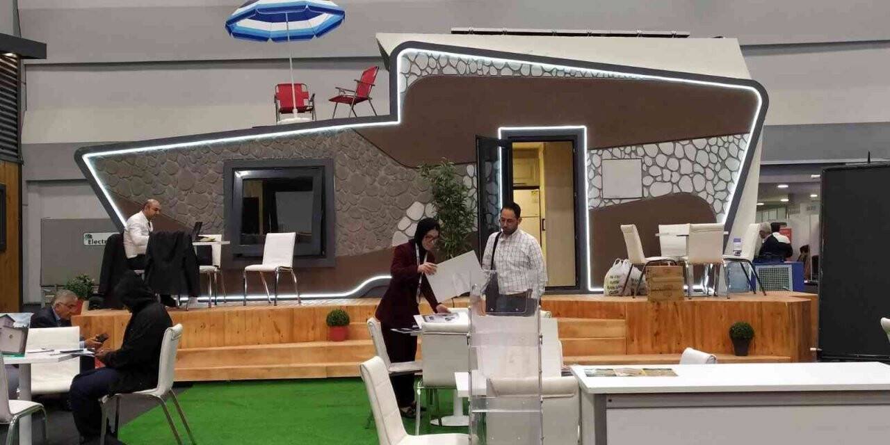 Bu karavanlar güneş panelleriyle kendi enerjisini üretiyor