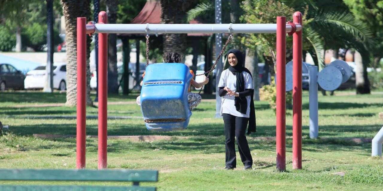 Mersinliler güneşli havanın keyfini çıkardı