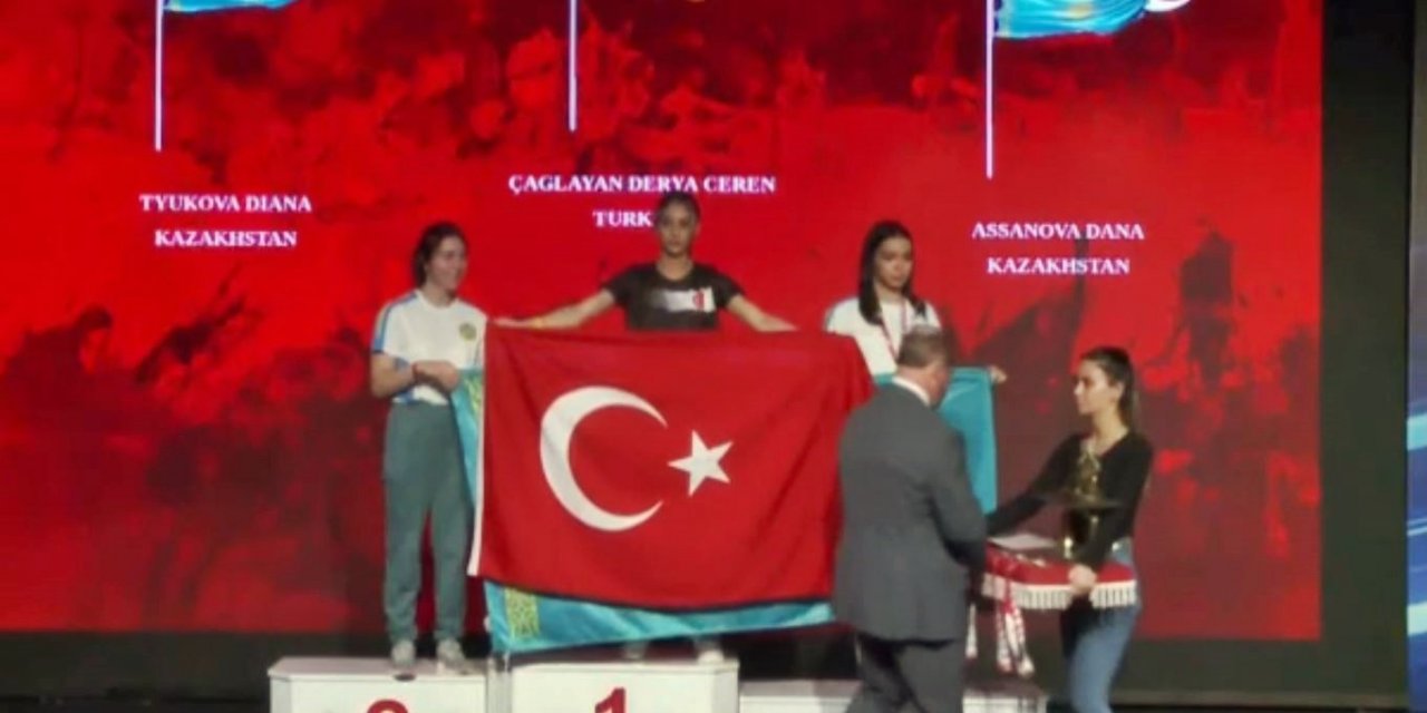 Derya Ceren Çağlayan: “Bayrağımızı şereflendirmek için öne aldım”