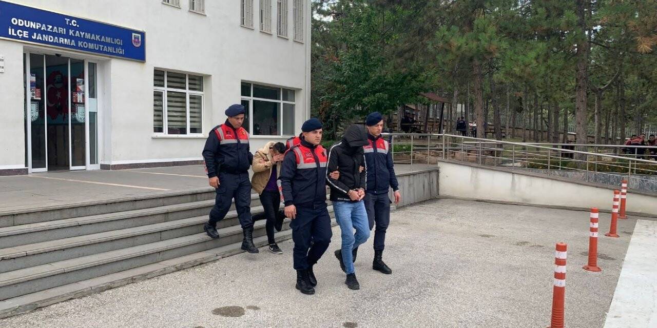 Eskişehir’de trafo ve enerji kablosu çaldıkları belirlenen 2 şüpheli tutuklandı