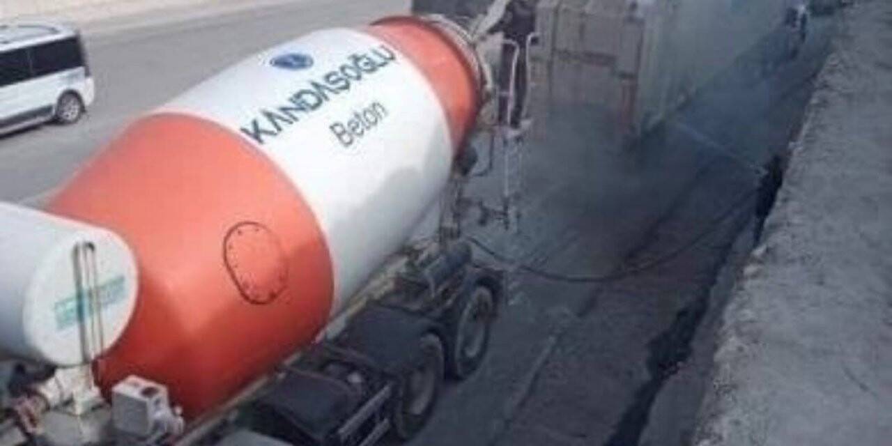 Alev alan tırın imdadına beton mikseri yetişti