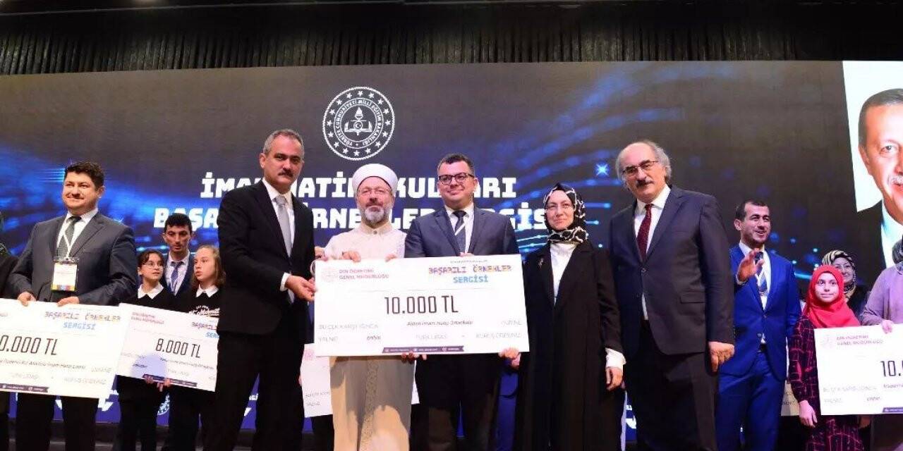 Kütahya Ahteri İmam-Hatip Ortaokulu ’Başarılı Örnekler Sergisi’nde Türkiye birincisi oldu