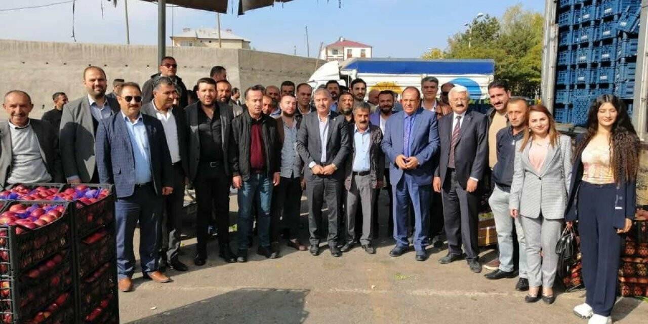 Beyaz listeden sebze hali esnafına ziyaret