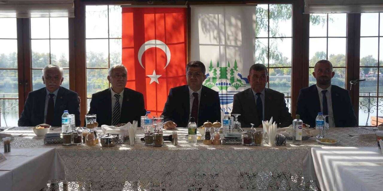 Vali Kırbıyık: "Muhtarlar, kendi sağlıklarını da ortaya koyarak önemli çalışmalar yürüttü"