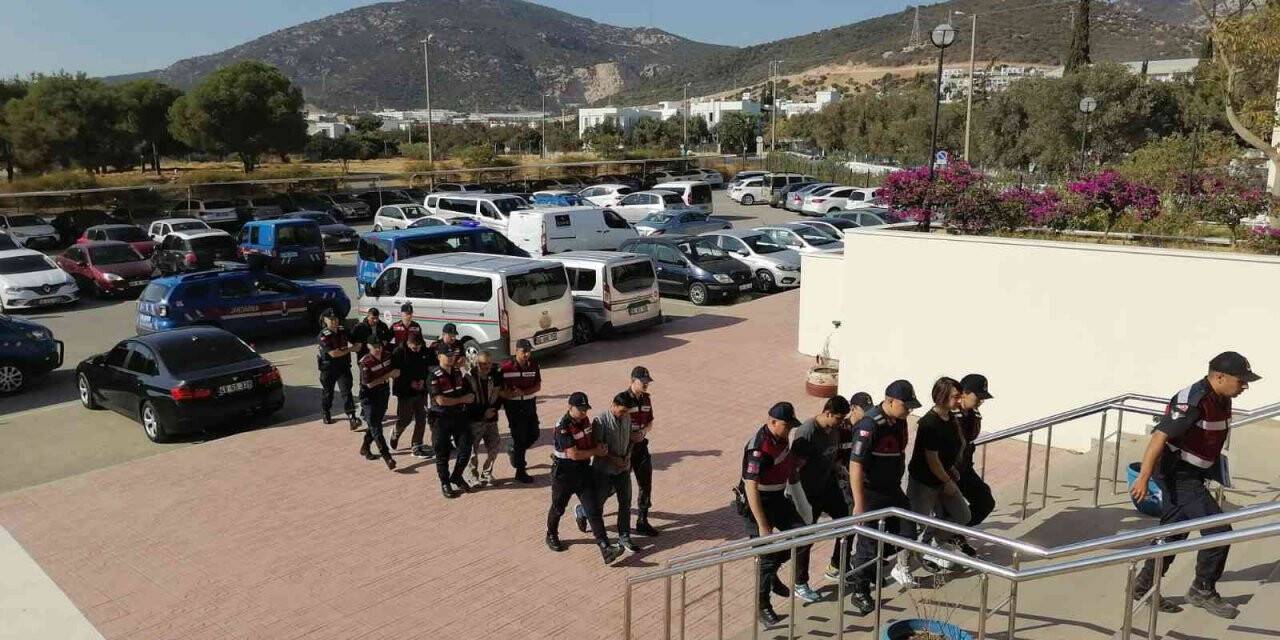 2 milyon 900 bin dolarlık elması gasp eden iki kişi tutuklandı