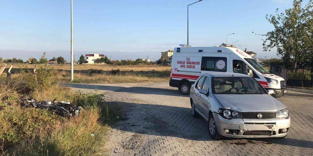 Motosiklet ile otomobil çarpıştı: 1 yaralı
