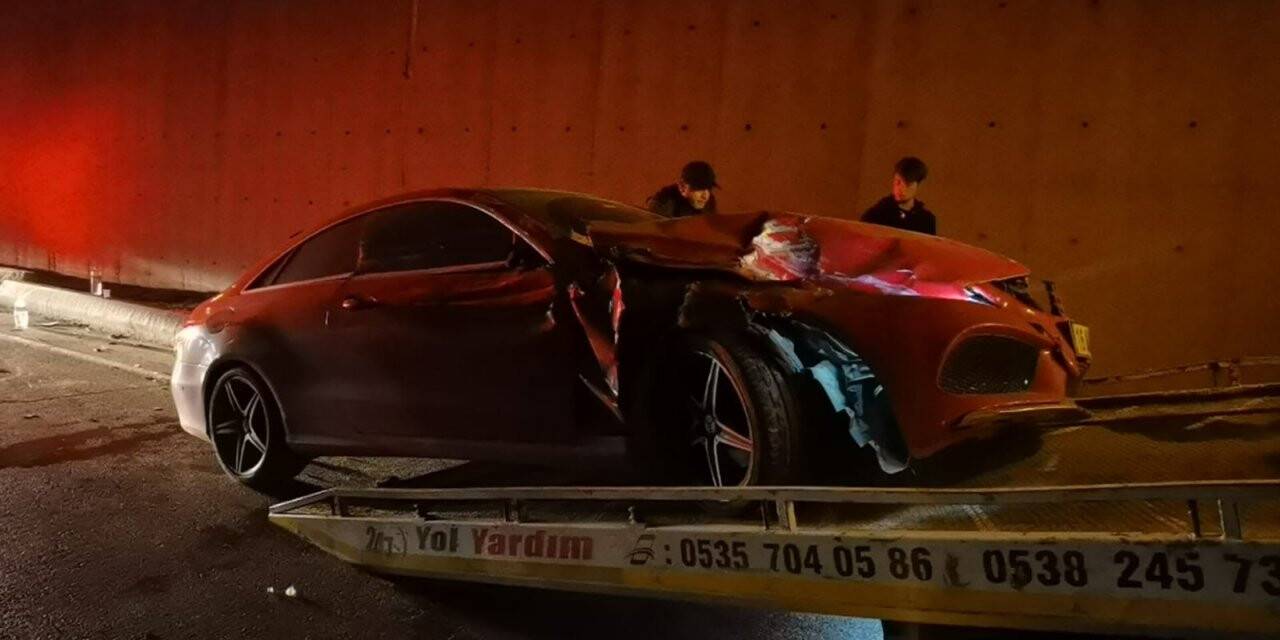 Otomobil yolcu indiren otobüse çarptı: 1 yaralı