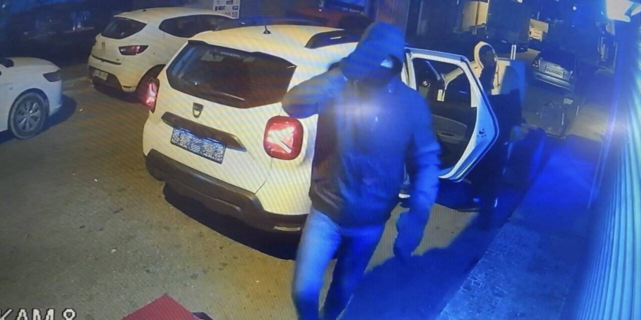 İstanbul’da komedi filmlerini aratmayan anlar kamerada: Hırsızlar kaçarken suç ortağını unuttu