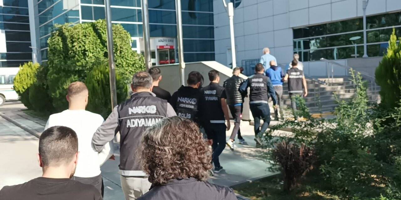 Uyuşturucu operasyonunda gözaltına alınan şahıslar adliyeye sevk edildi
