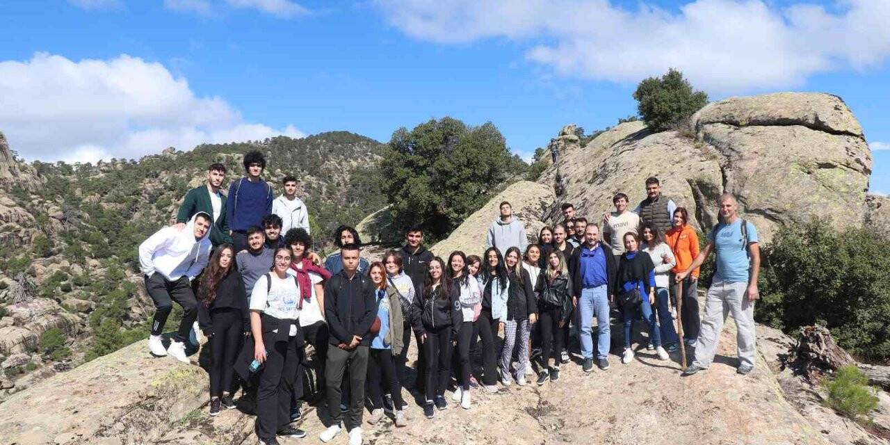 Öğrencilerden Tarihi Kırk Merdiven yürüyüşü