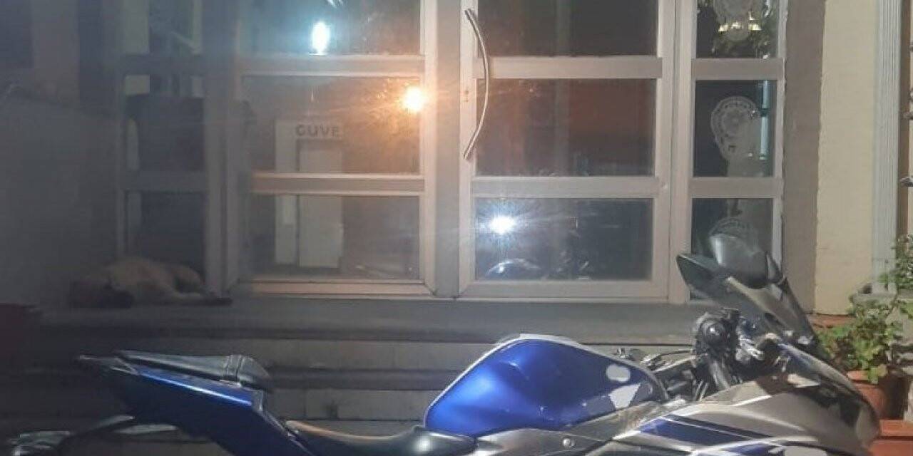 Ele geçirilen çalıntı motosiklet sahibine teslim edildi