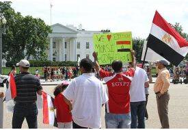 Beyaz Saray Önünde Mursi'ye Destek Gösterisi